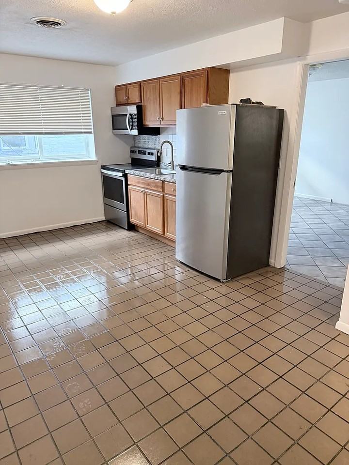 31 E Market St #G - Photo 3 of 8
