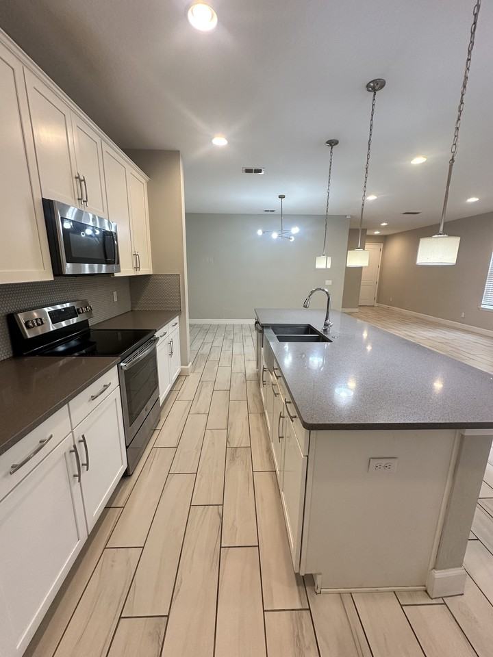 534 Lake Wildmere Cv - Photo 5 of 36