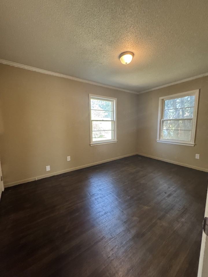 626 S Barlow St - Photo 2 of 17