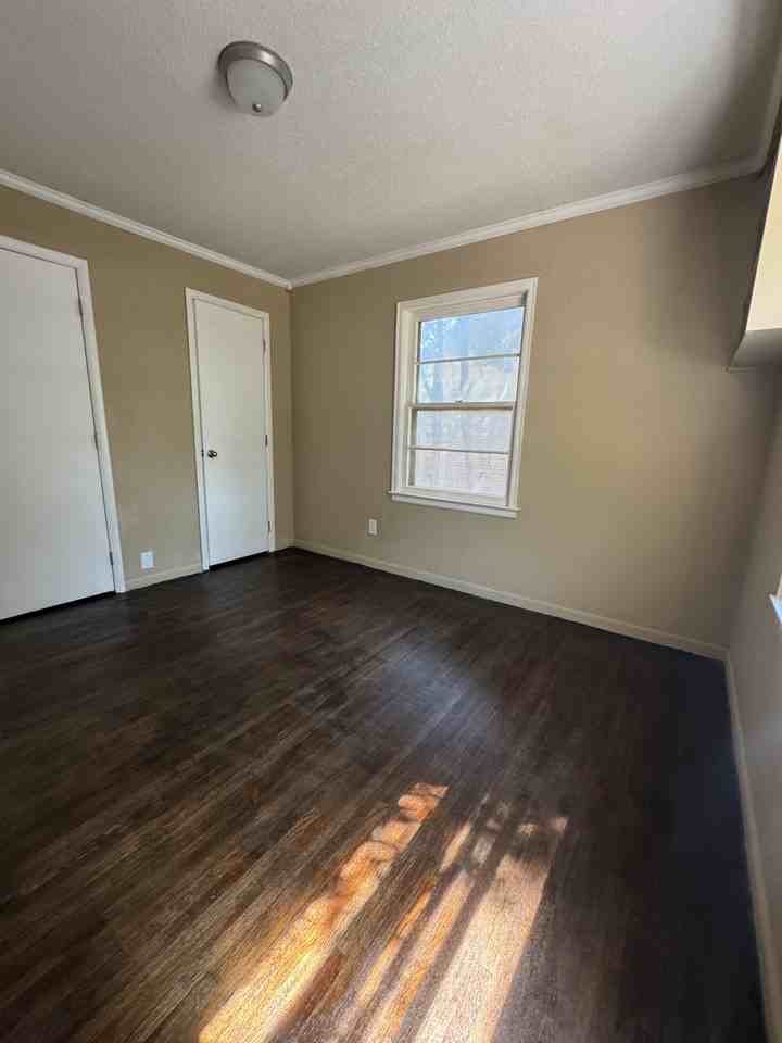 626 S Barlow St - Photo 3 of 17