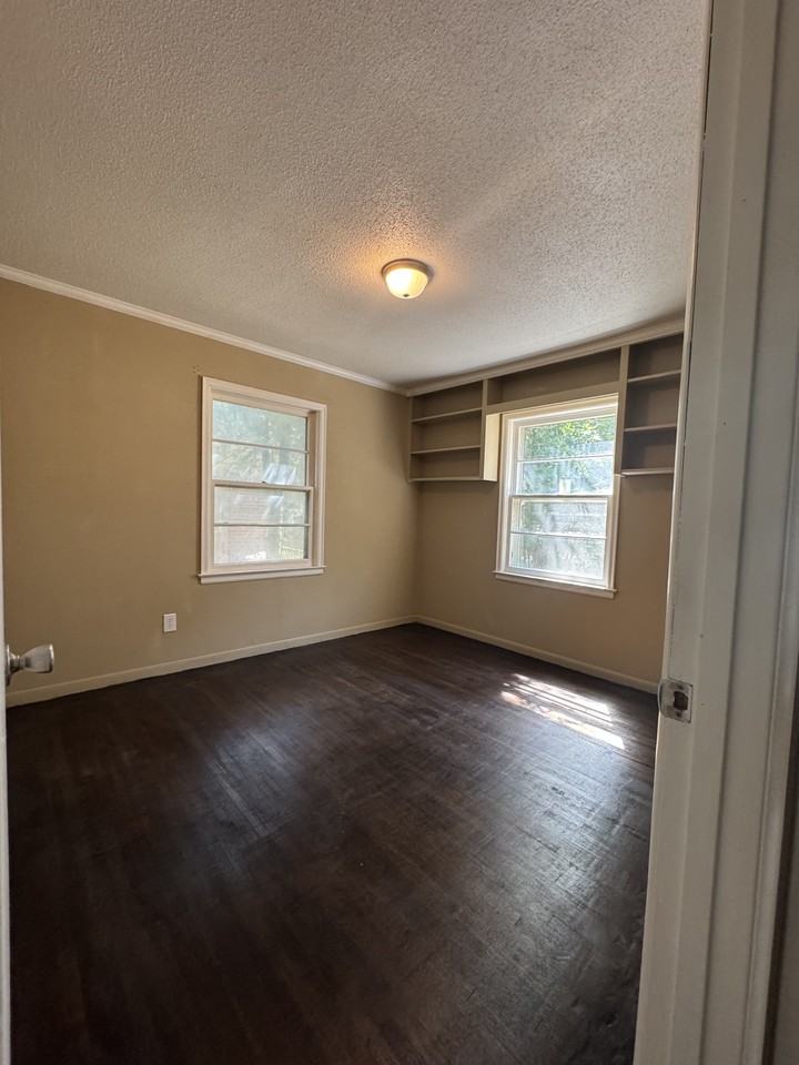 626 S Barlow St - Photo 5 of 17