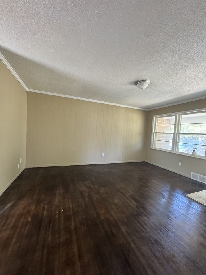 626 S Barlow St - Photo 6 of 17