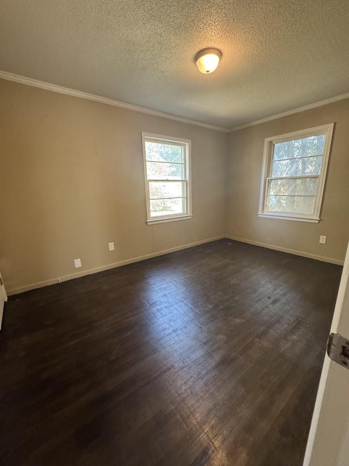 626 S Barlow St - Photo 7 of 17