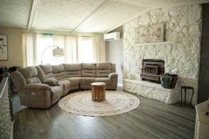 featured image of 445 Joan Ave