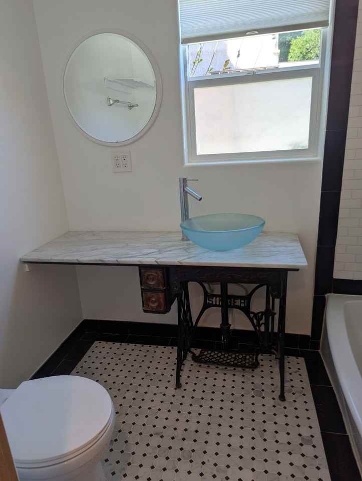 1549 Baxter St #4 - Photo 3 of 31