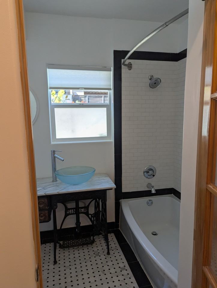 1549 Baxter St #4 - Photo 7 of 31