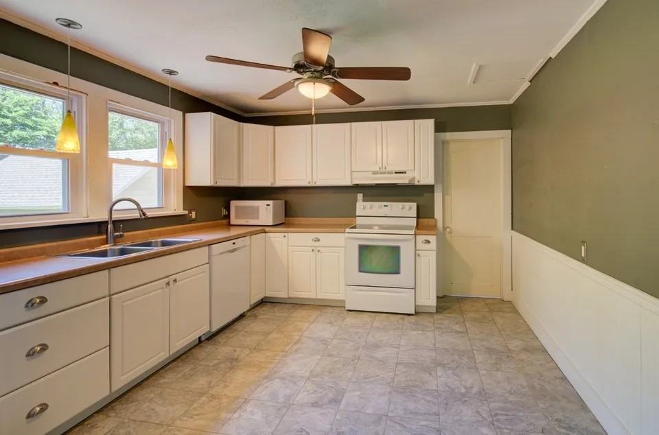 227 1/2 Sherman St - Photo 5 of 16