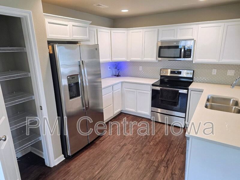 2316 Hazeltine Pl - Photo 4 of 30
