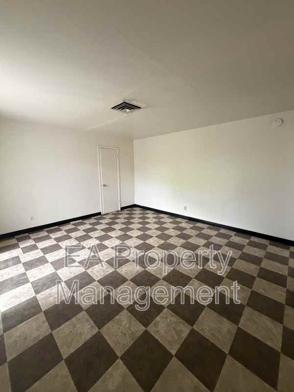 2121 Gold Ave Se #16 - Photo 2 of 15
