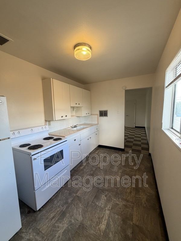 2121 Gold Ave Se #16 - Photo 5 of 15