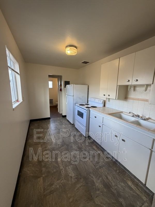 2121 Gold Ave Se #16 - Photo 6 of 15