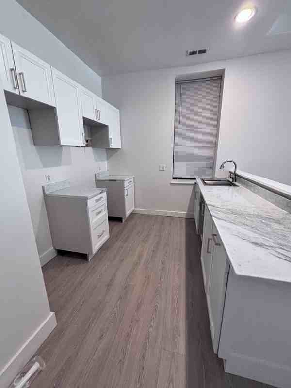 1704 S Tucker Blvd #B - Photo 4 of 10