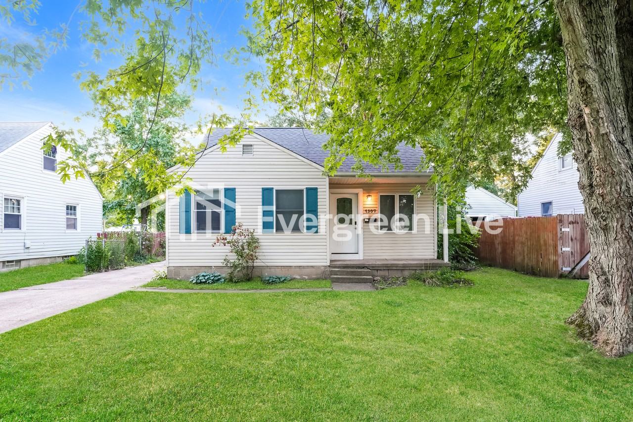 1307 Cedar Dr - Photo 2 of 16