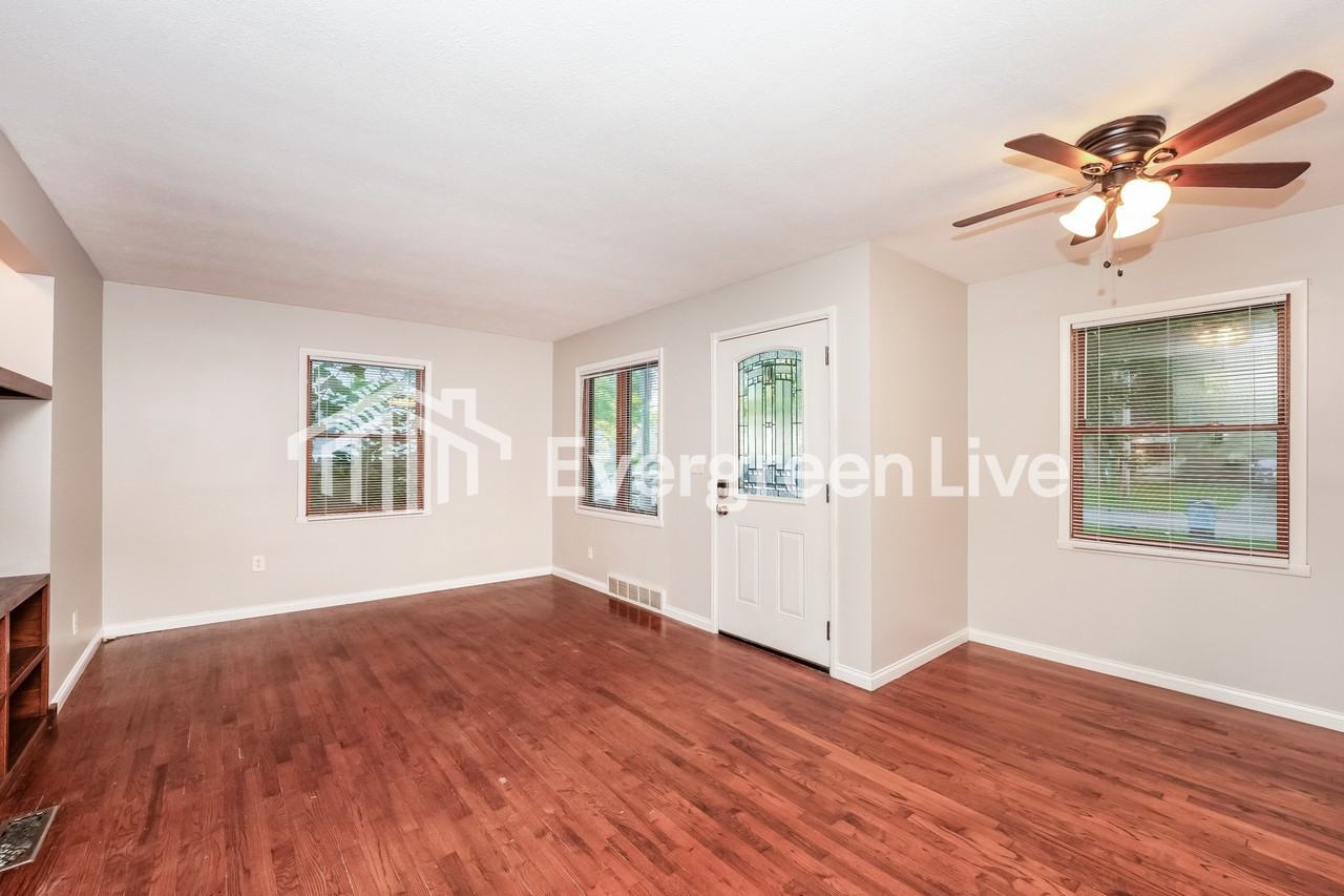 1307 Cedar Dr - Photo 3 of 16