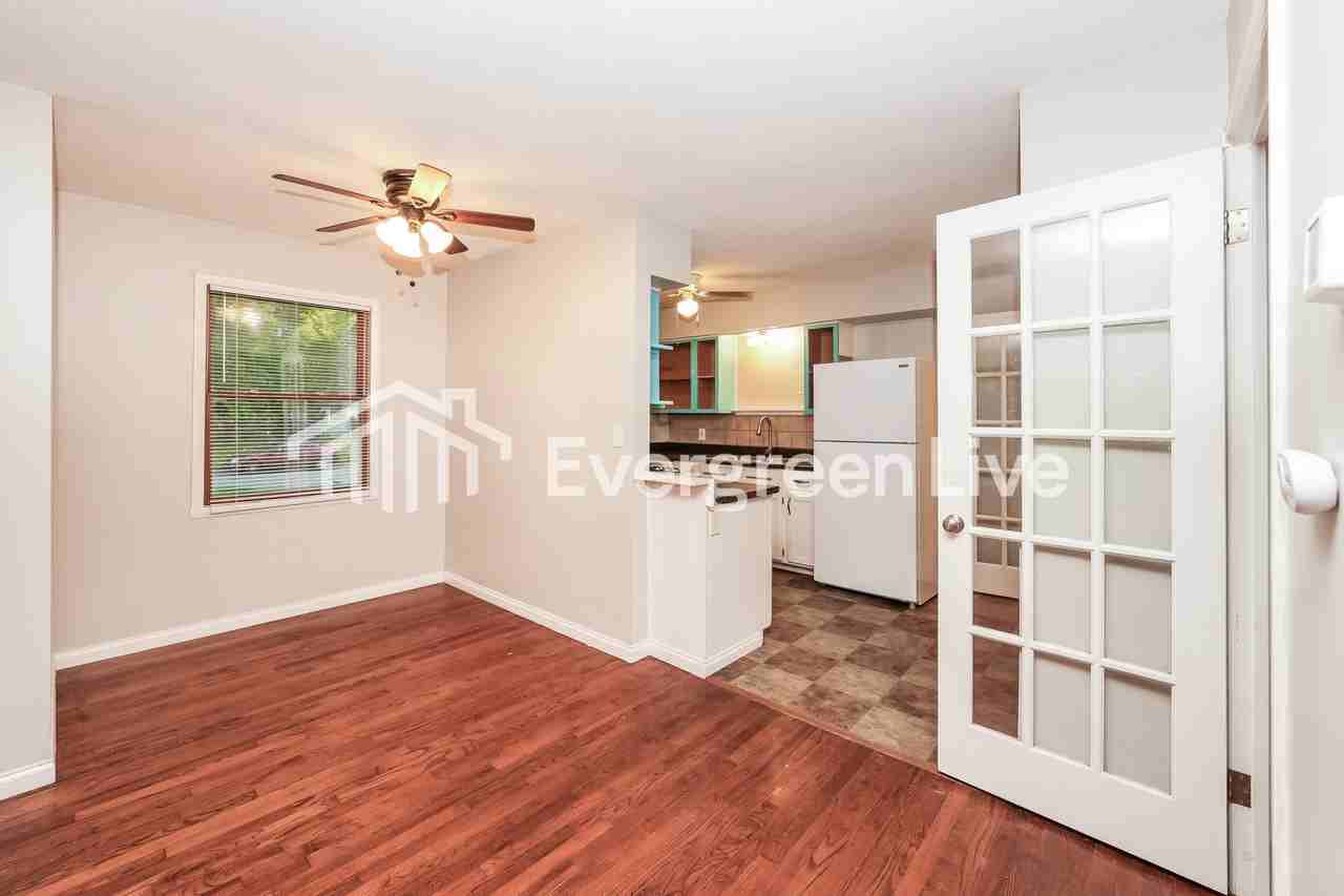 1307 Cedar Dr - Photo 5 of 16