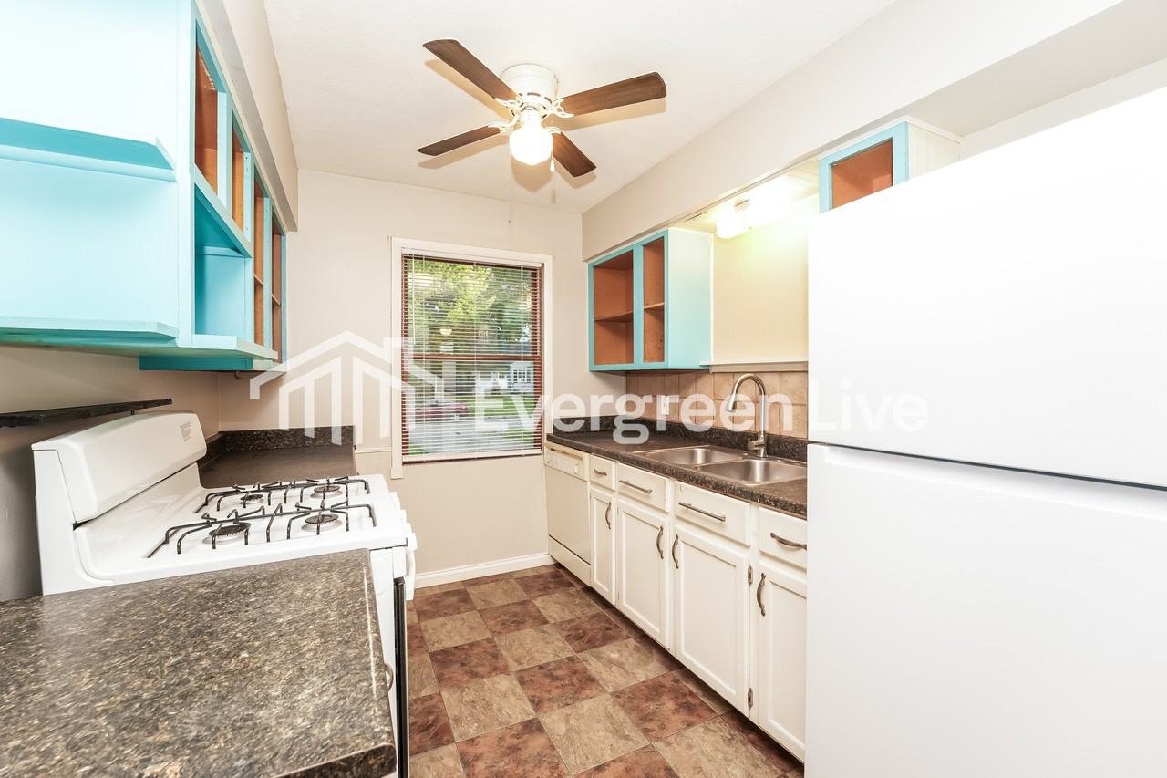 1307 Cedar Dr - Photo 6 of 16