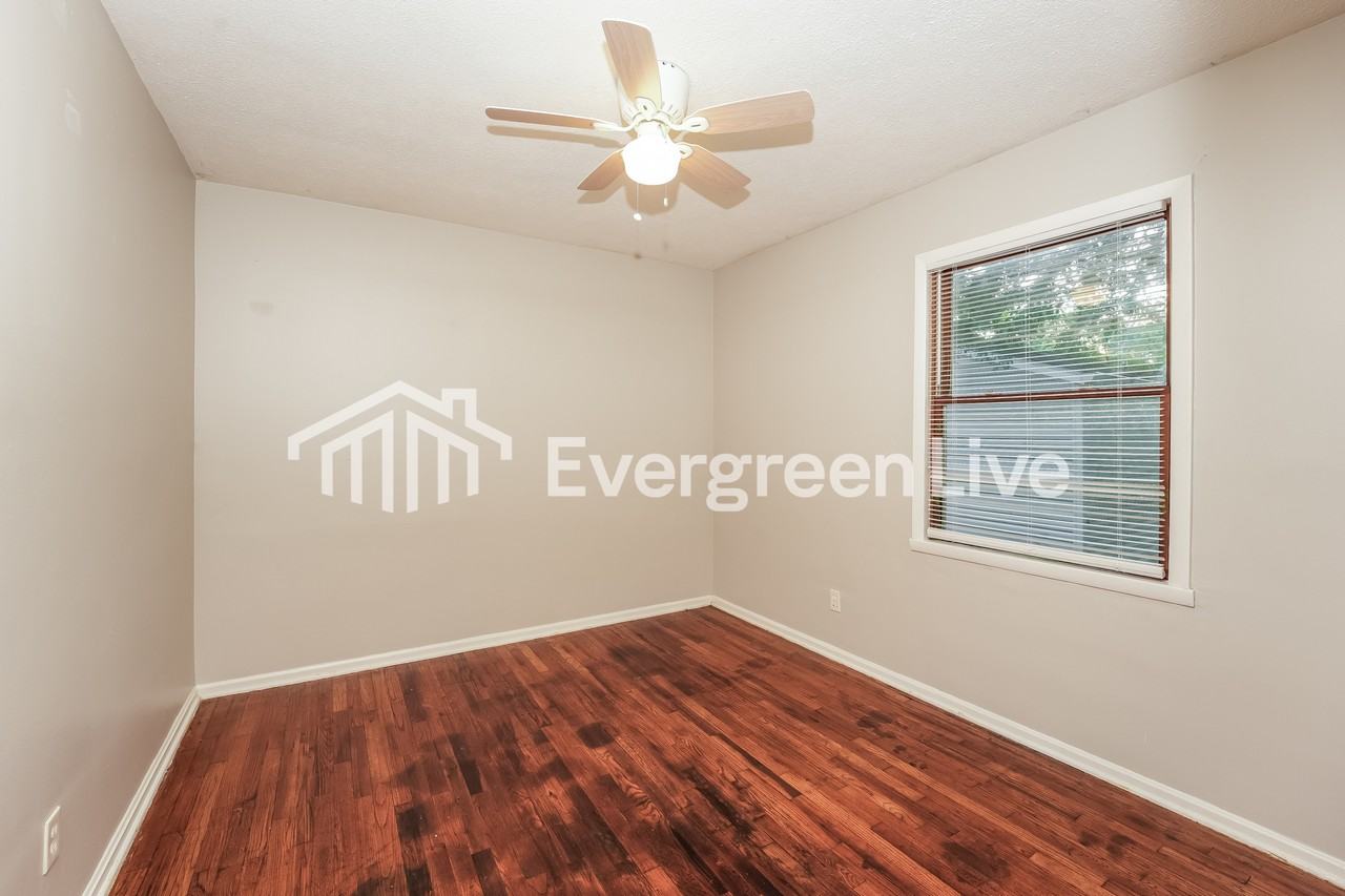 1307 Cedar Dr - Photo 7 of 16