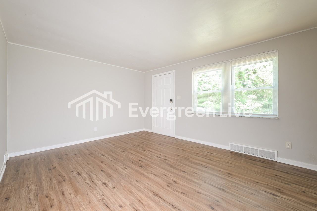 220 N Meadow Ave - Photo 3 of 15
