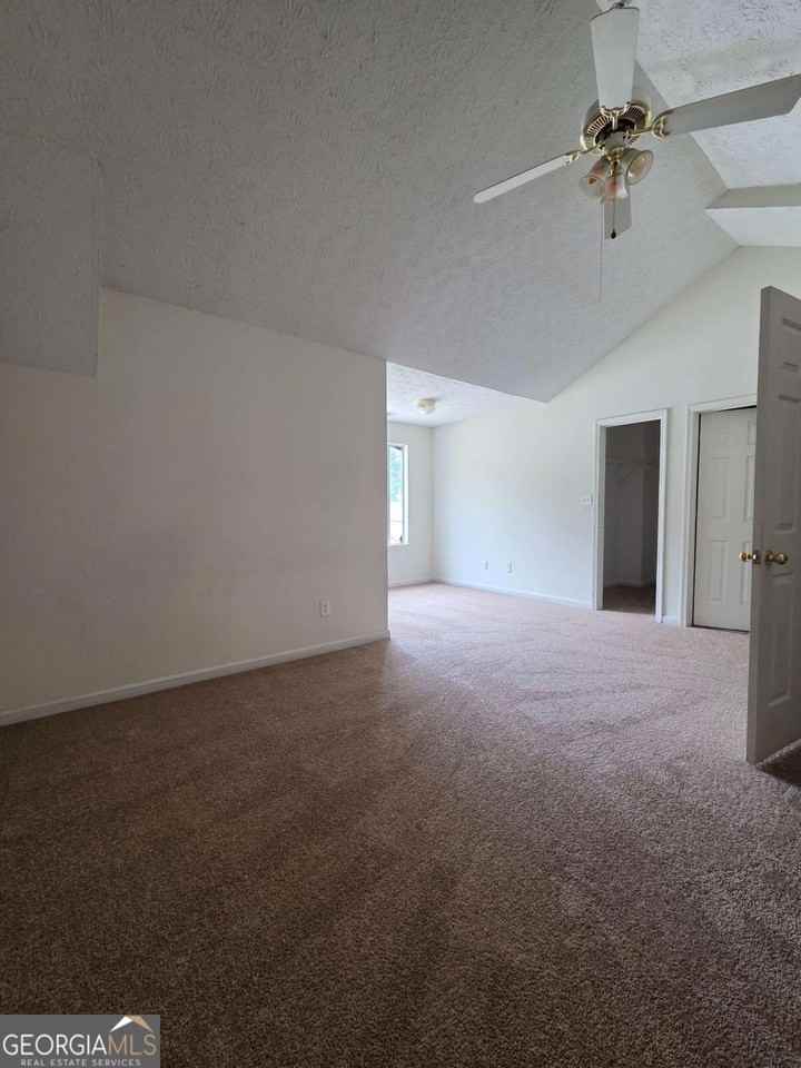 975 Windwood Ct - Photo 2 of 13