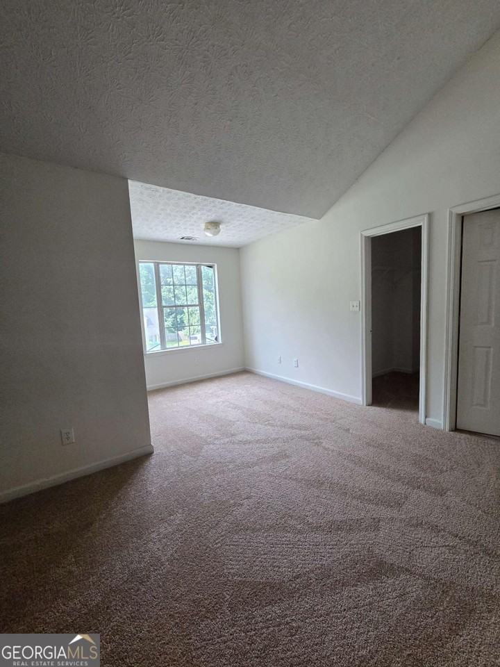 975 Windwood Ct - Photo 3 of 13