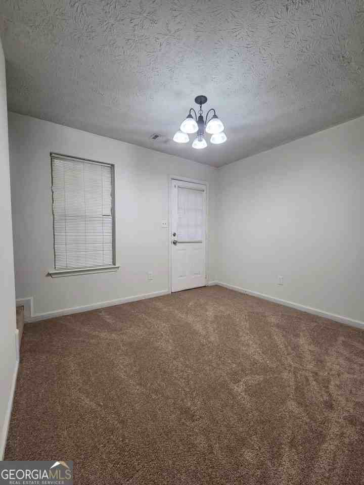 975 Windwood Ct - Photo 4 of 13