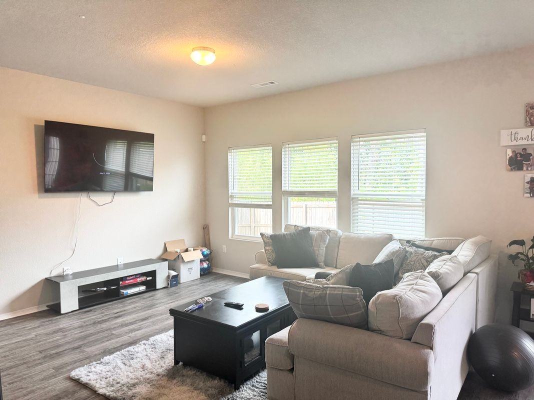 8616 Eastwood Creek Dr - Photo 4 of 20