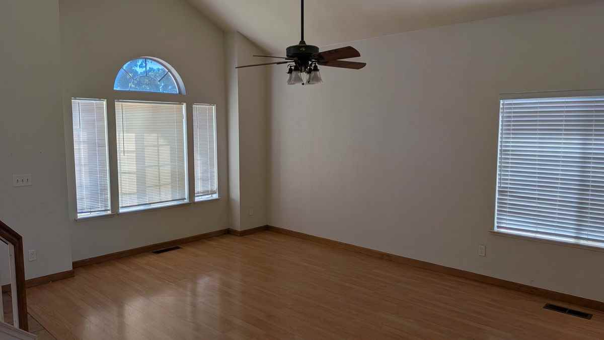 321 Falcon Ct - Photo 4 of 49