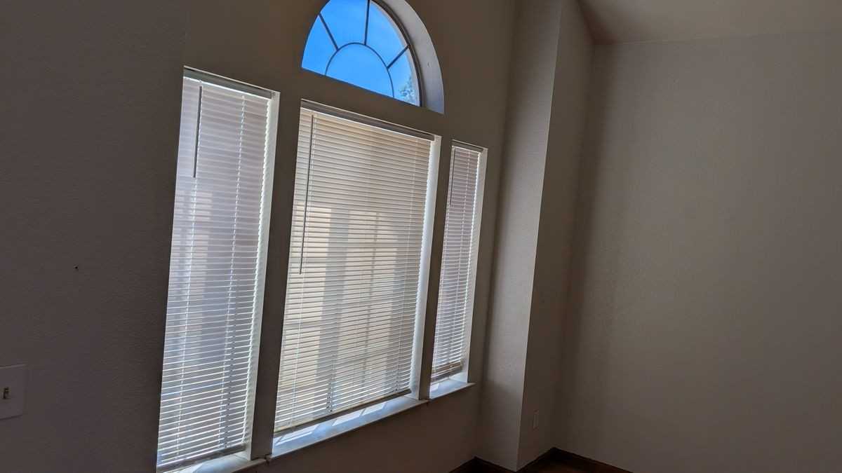 321 Falcon Ct - Photo 5 of 49