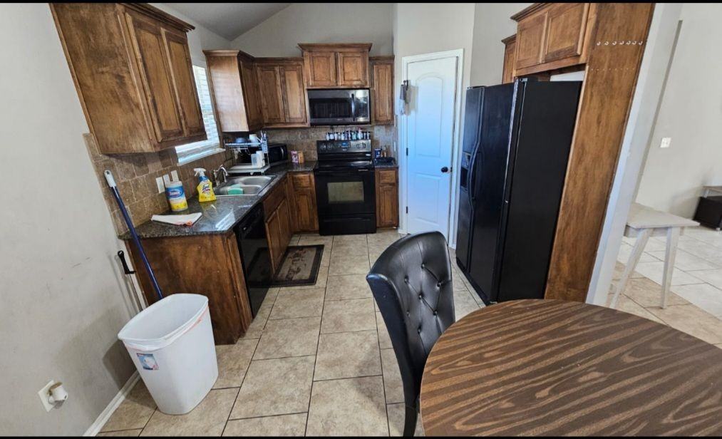 12812 Heritage Oaks Dr - Photo 4 of 4