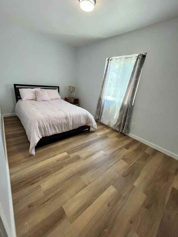851 W 40th Pl - Photo 2 of 5