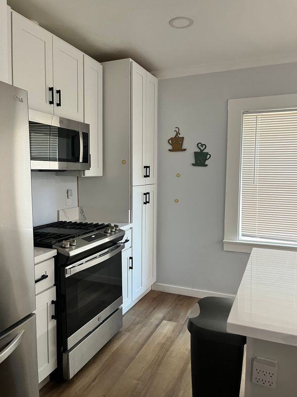 851 W 40th Pl - Photo 4 of 5