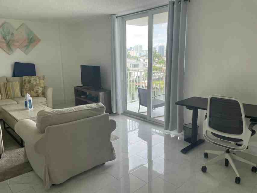 1731 Se 15th St ##505 - Photo 4 of 11