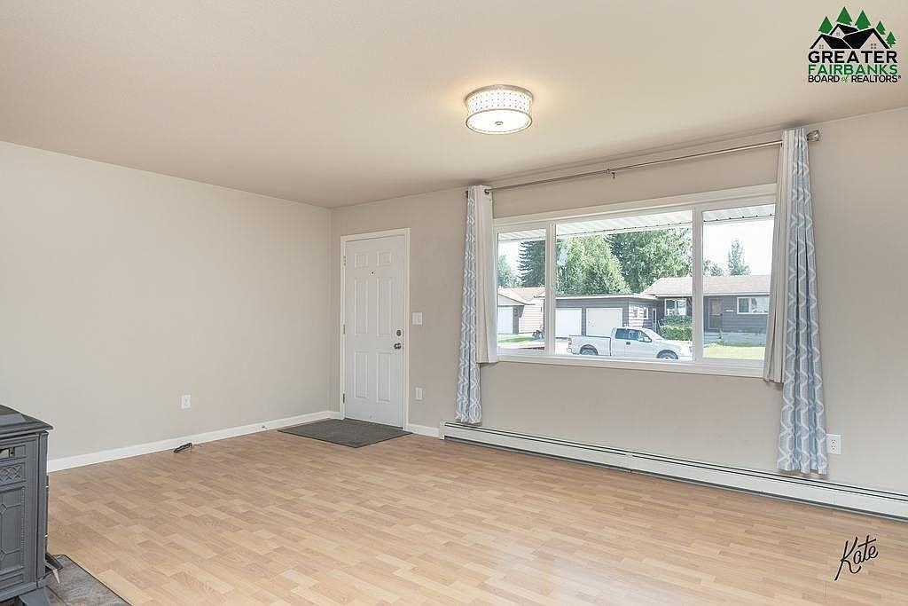 1028 Gilmore St - Photo 3 of 27