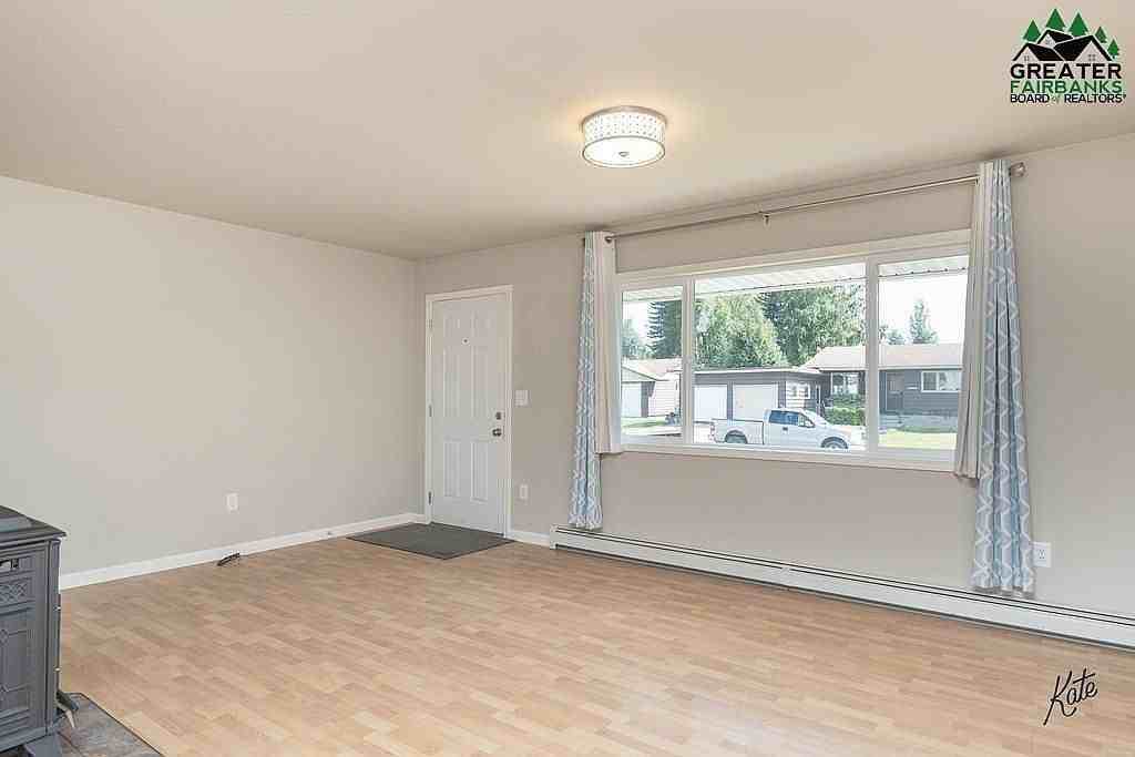 1028 Gilmore St - Photo 4 of 27