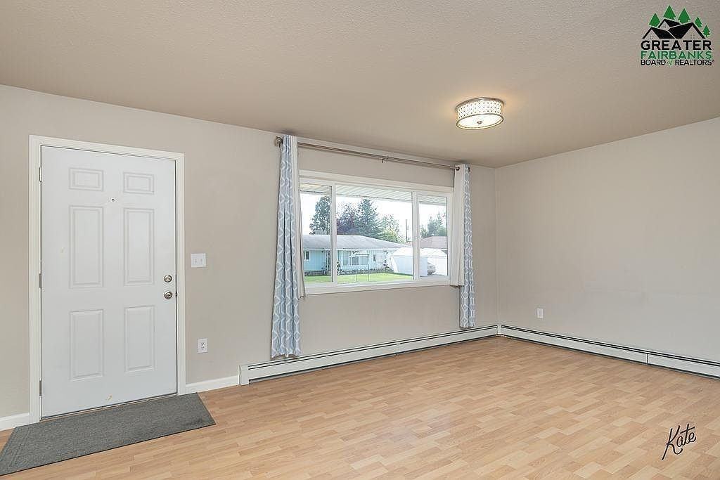 1028 Gilmore St - Photo 5 of 27