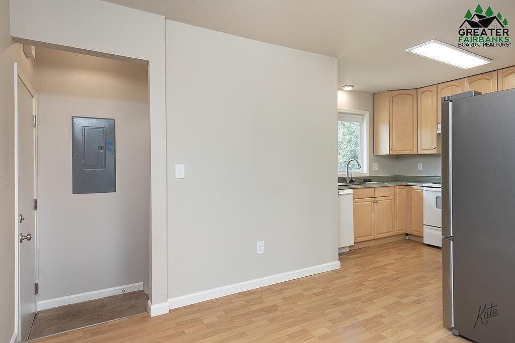 1028 Gilmore St - Photo 6 of 27