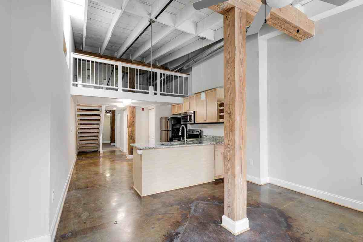 1710 E Franklin St #4 - Photo 3 of 10