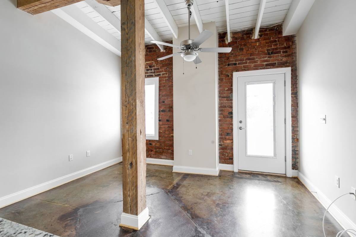 1710 E Franklin St #4 - Photo 4 of 10