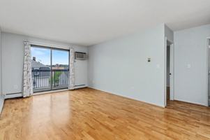 featured image of 10 Williams St #37