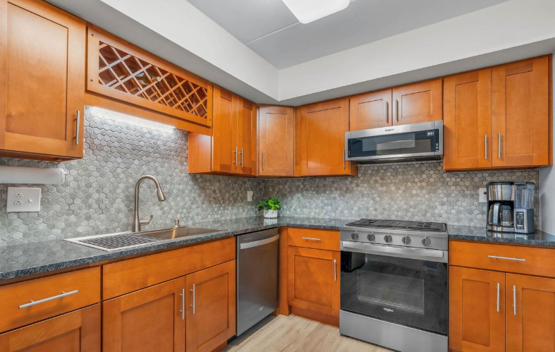 63101 Delaire Landing Rd #101 - Photo 4 of 7