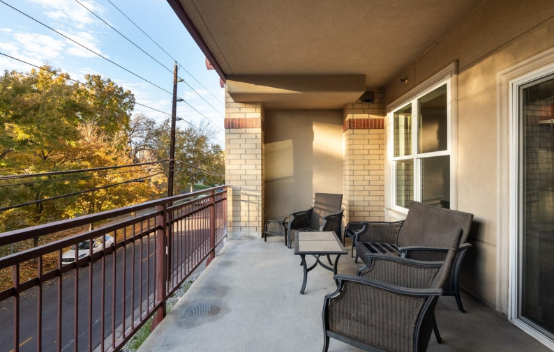2240 N Clay St #208 - Photo 4 of 10