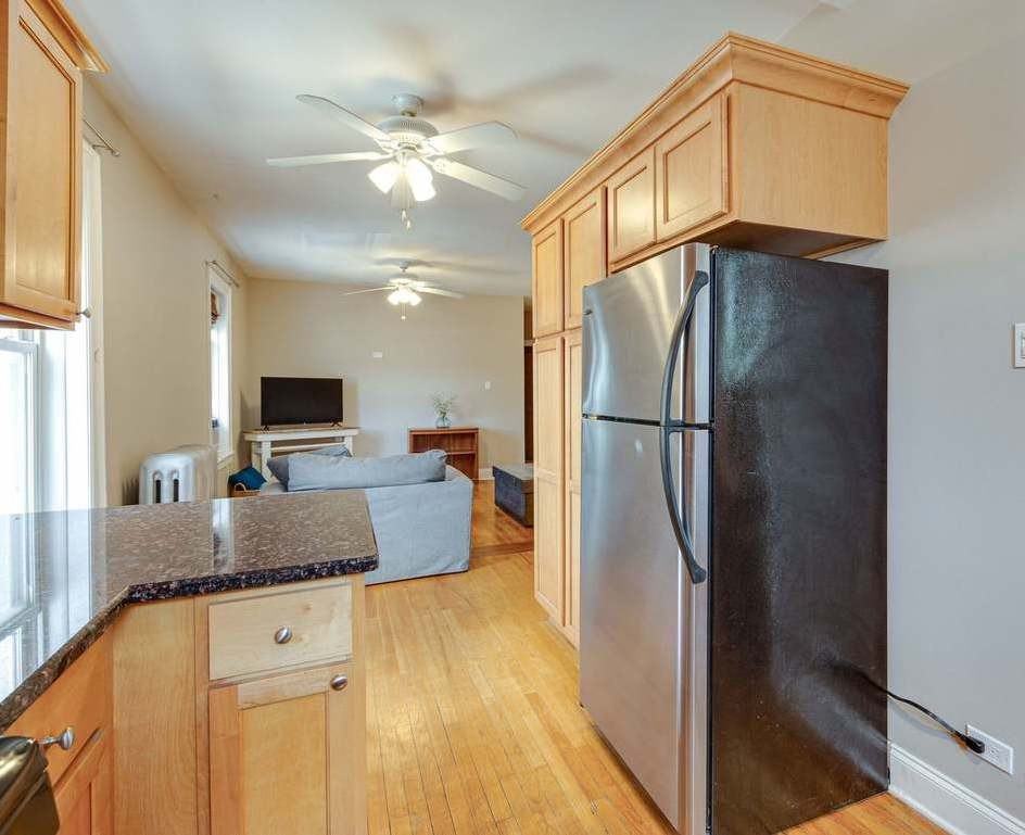 1949 W Argyle St #3 - Photo 4 of 11