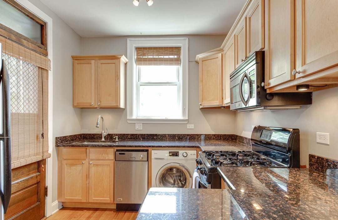 1949 W Argyle St #3 - Photo 5 of 11