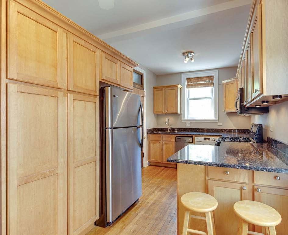 1949 W Argyle St #3 - Photo 7 of 11