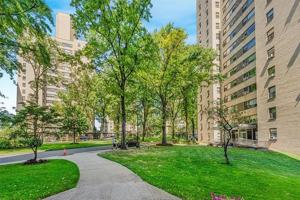 featured image of 9 Fordham Hill Oval