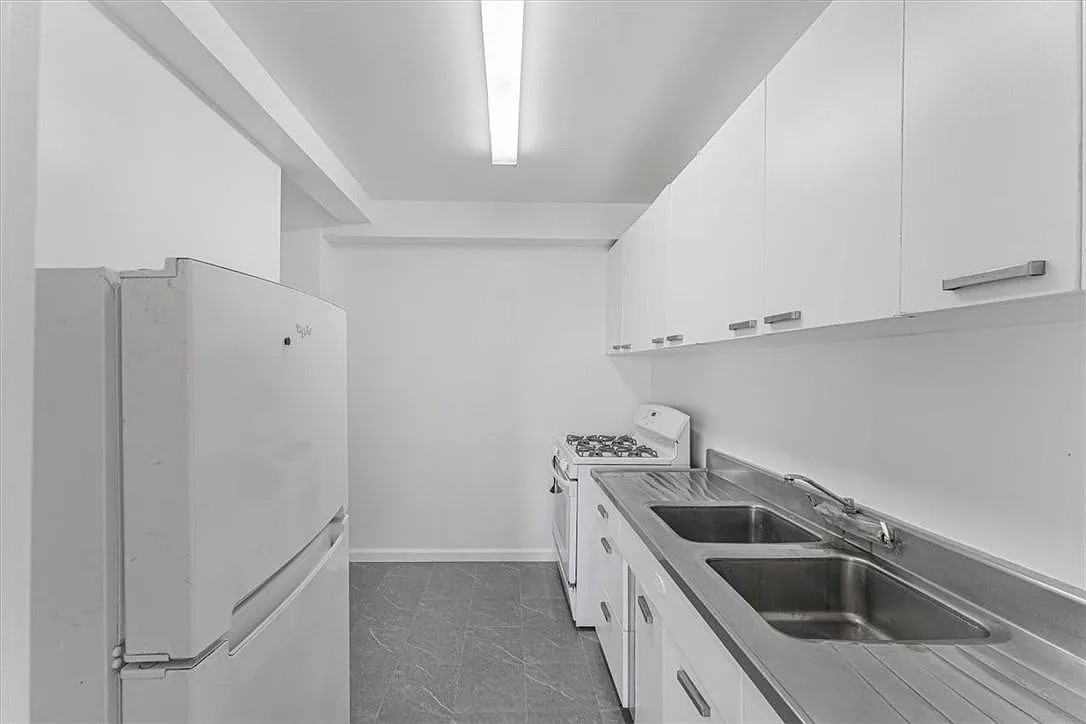 9 Fordham Hill Oval - Photo 6 of 14