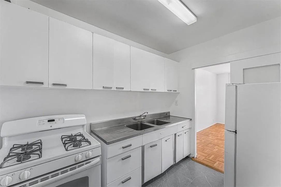 9 Fordham Hill Oval - Photo 7 of 14