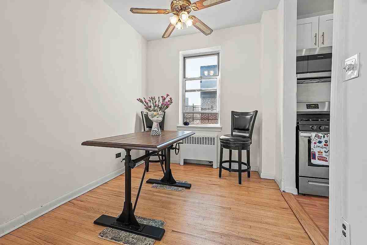 640 W 231St St - Photo 4 of 17