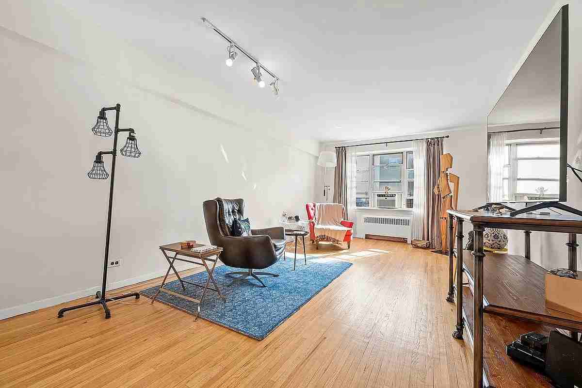 640 W 231St St - Photo 6 of 17