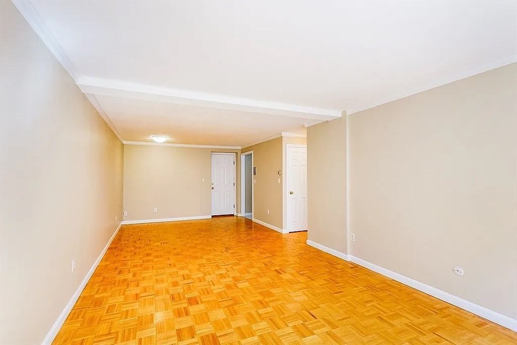 329 Harvard St - Photo 3 of 13